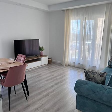 Cosmopolis Bliss: Your Home Away From Home Stefanestii de Jos 외부 사진