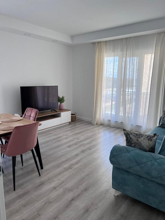 Cosmopolis Bliss: Your Home Away From Home Stefanestii de Jos 외부 사진